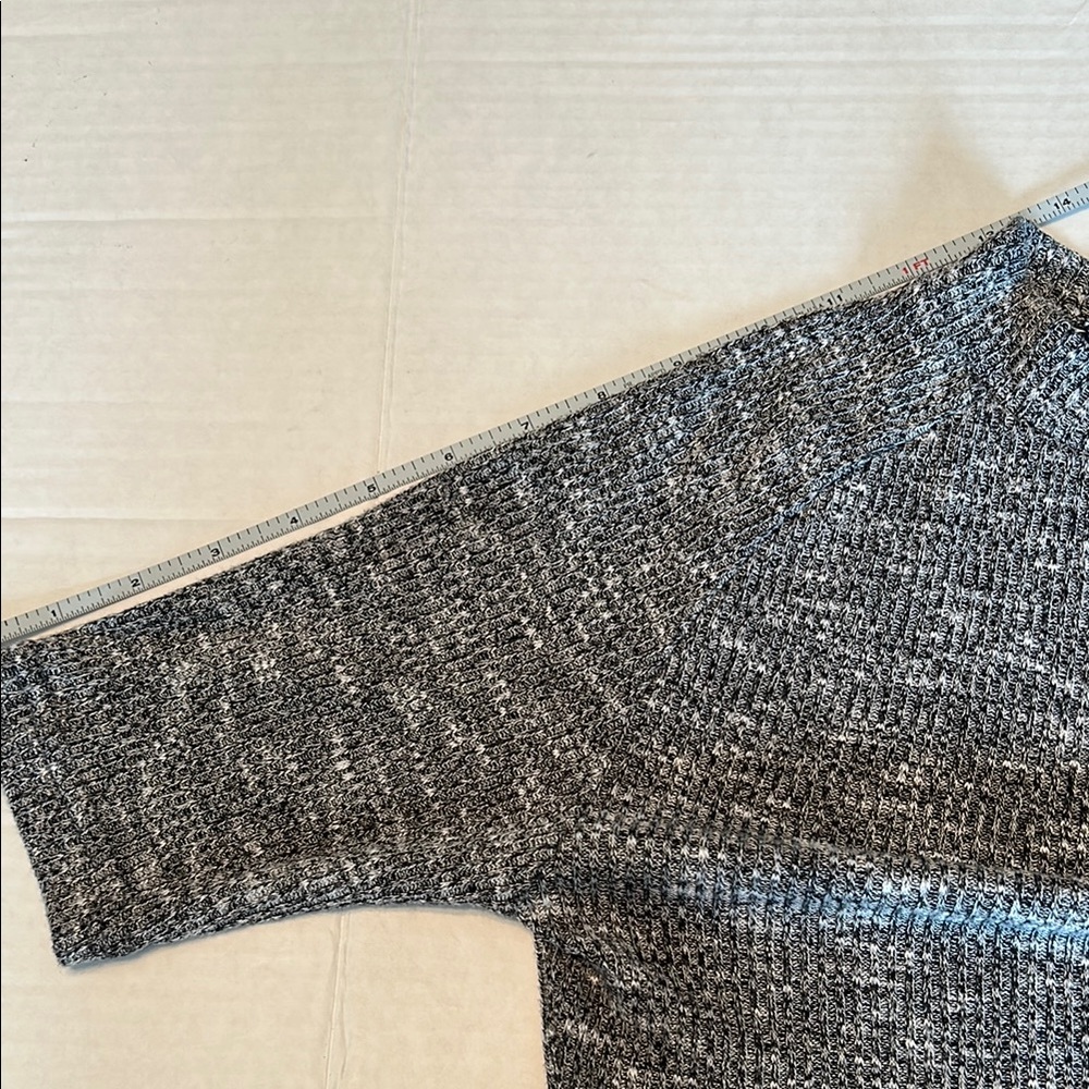Gymshark Black and White Knit Top.  Medium - Picture 4 of 6